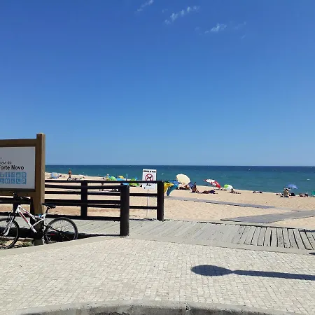 Colina Ferias- Garagem & Wifi アパート *