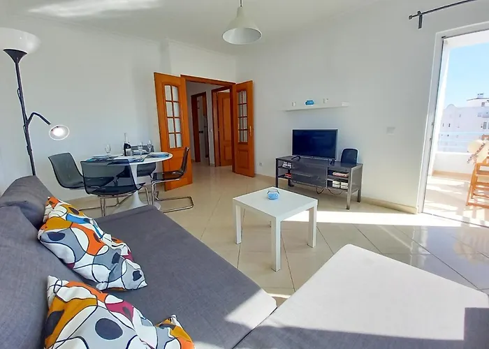 Colina Ferias- Garagem & Wifi Quarteira