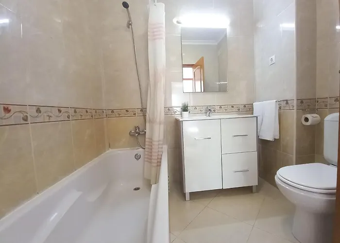 Colina Ferias- Garagem & Wifi * Quarteira