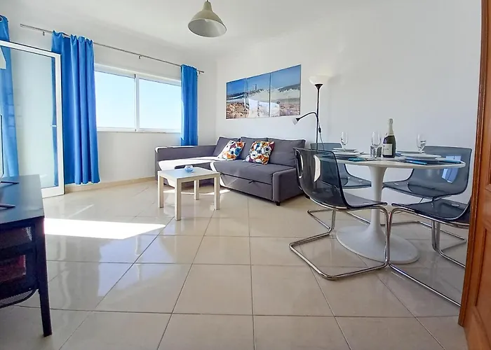 Colina Ferias- Garagem & Wifi * Quarteira