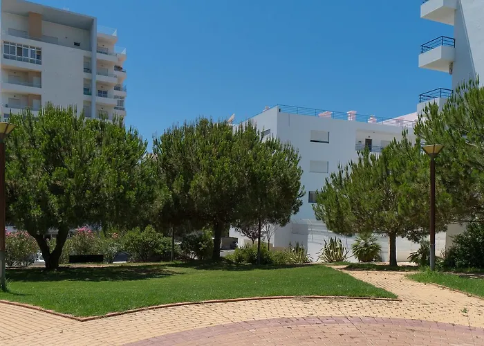 Colina Ferias- Garagem & Wifi * Quarteira