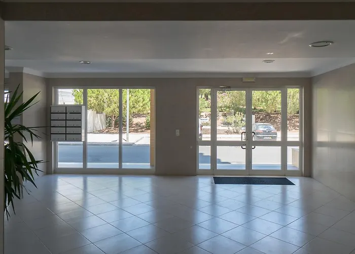 Colina Ferias- Garagem & Wifi Quarteira