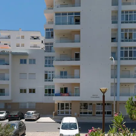 Colina Ferias- Garagem & Wifi Apartment